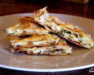 Лаваш с луком и сыром