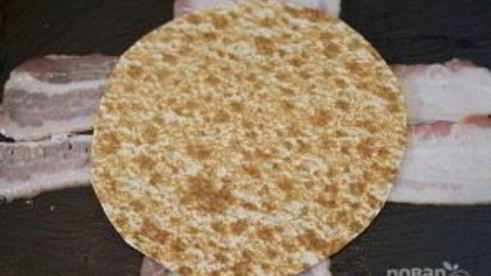 лаваш с начинкой в беконе