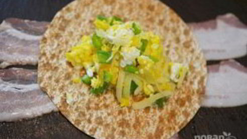 лаваш с начинкой в беконе