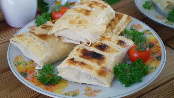 Рецепт Лаваш с сыром и помидорами на костре