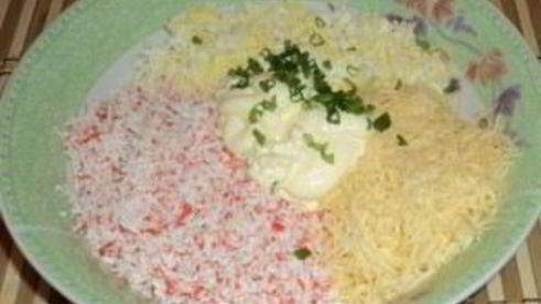 рулетики из лаваша с крабовыми палочками