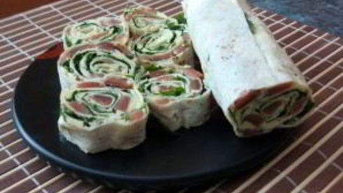 рулетики из лаваша с красной рыбой