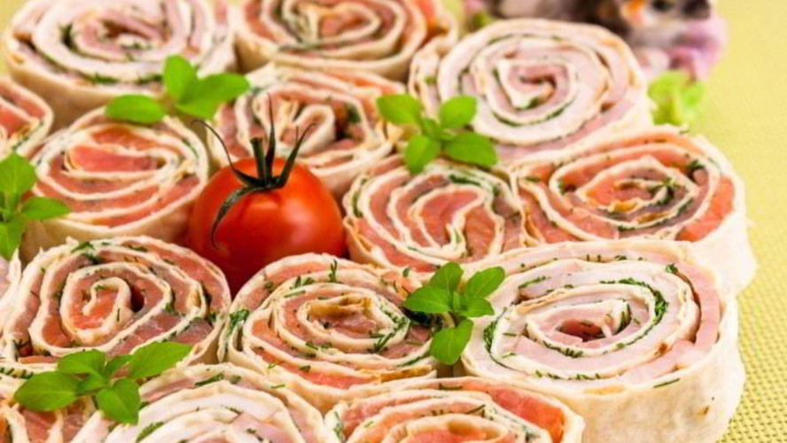 Рецепт рулетики из лаваша с семгой и ветчиной