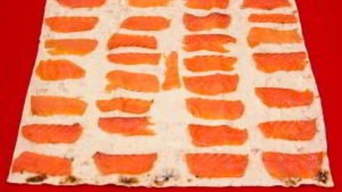 рулетики из лаваша с семгой и ветчиной