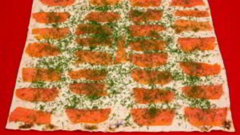 рулетики из лаваша с семгой и ветчиной