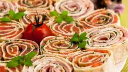рулетики из лаваша с семгой и ветчиной