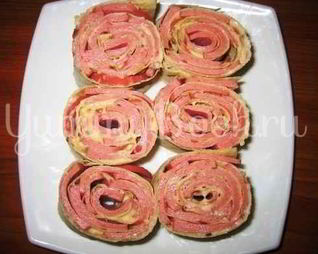 Закуска из колбасы в лаваше