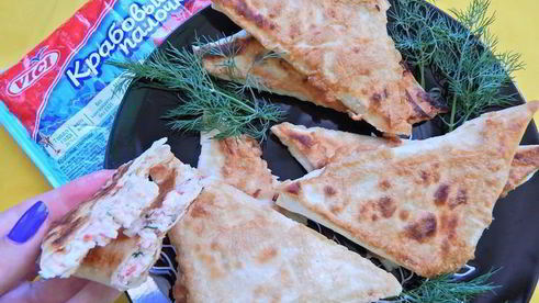 закуска из крабовых палочек в лаваше, обжаренная