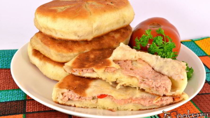 Рецепт дрожжевые лепешки с мясом на сковороде