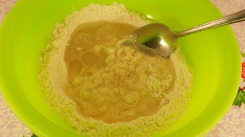 дрожжевые лепешки с мясом на сковороде