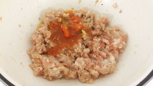 дрожжевые лепешки с мясом на сковороде