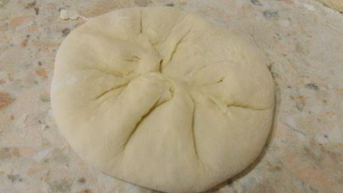 дрожжевые лепешки с мясом на сковороде