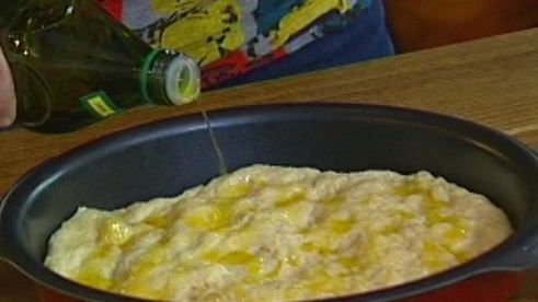 фокачча с помидорами и базиликом