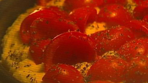 фокачча с помидорами и базиликом