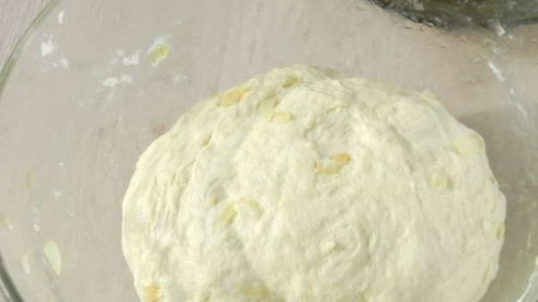 фокачча с жареным луком и сыром