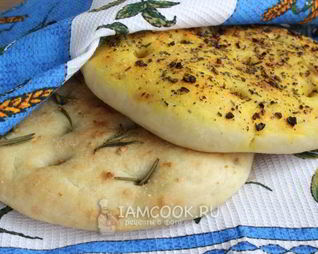 Фокачча тонкая с ароматными травами