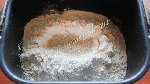 фокачча тонкая с ароматными травами