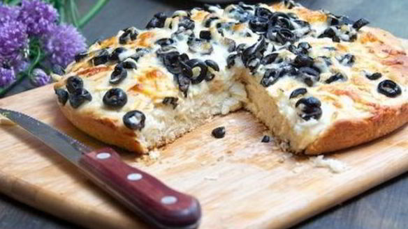 Рецепт Итальянская фокачча с сыром и маслинами