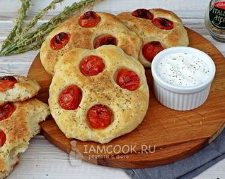 Картофельные лепешки с черри и травами