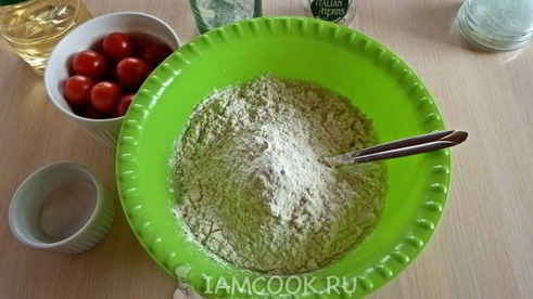 картофельные лепешки с черри и травами