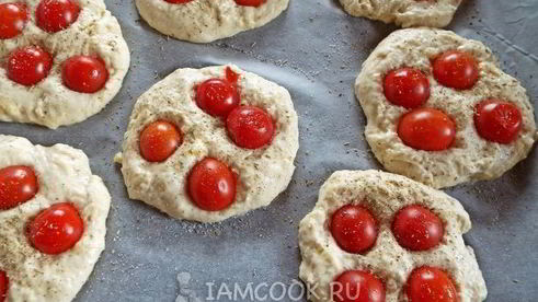 картофельные лепешки с черри и травами