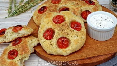 картофельные лепешки с черри и травами