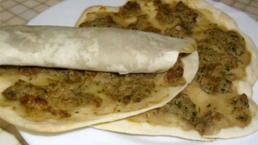 Рецепт ламаджо — армянские хрустящие лепешки прослоенные мясным фаршем