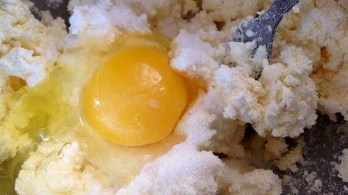 лепешка из творожного теста с сыром и зеленью