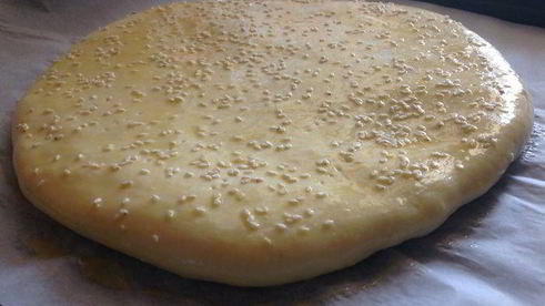 лепешка из творожного теста с сыром и зеленью