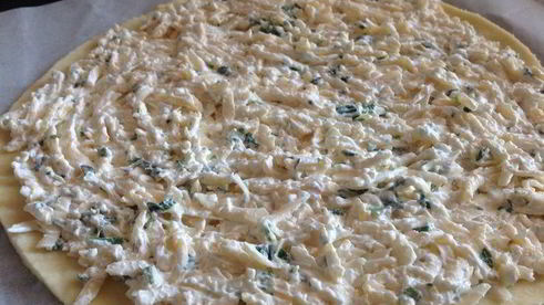 лепешка из творожного теста с сыром и зеленью