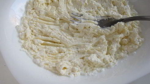 лепешка с моцареллой, фетой и орегано