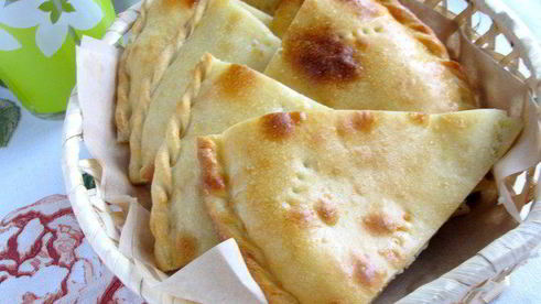 лепешка с моцареллой, фетой и орегано