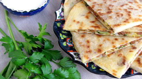 лепешки гезлеме с мясом и картошкой