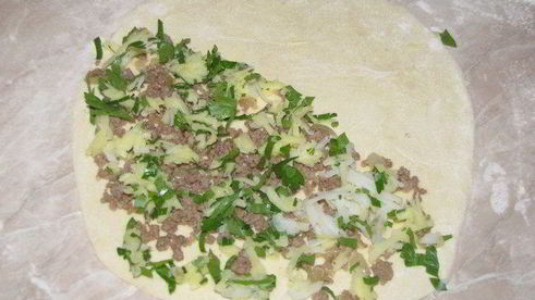лепешки гезлеме с мясом и картошкой
