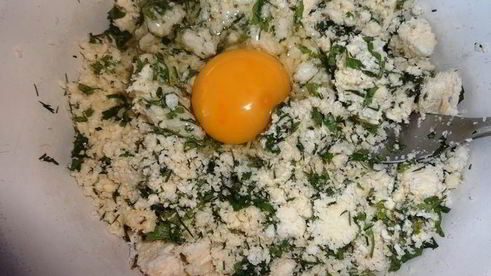 лепешки из брынзы с зеленью