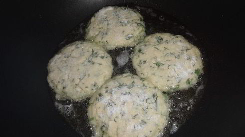 лепешки из брынзы с зеленью