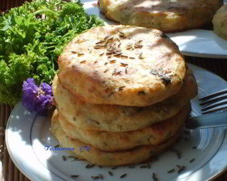 Лепешки картофельно-творожные с тмином и травами