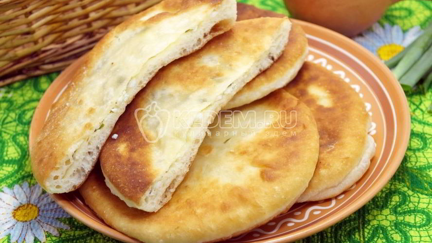 Рецепт лепешки на сковороде с зеленым луком и яйцом