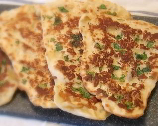 Лепешки наан с сыром и зеленью