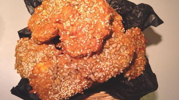 Рецепт Лепешки с кунжутом, семечками и сыром на сыворотке