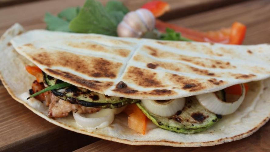 Рецепт лепешки с курицей на гриле
