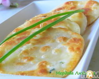 Лепешки с луком