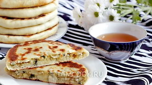 лепешки с начинкой из риса и яйца