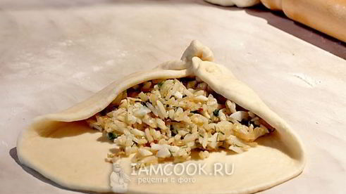 лепешки с начинкой из риса и яйца