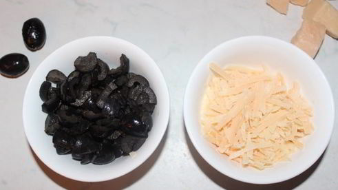 лепешки с сыром и маслинами