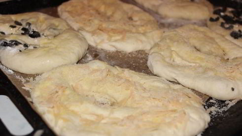 лепешки с сыром и маслинами