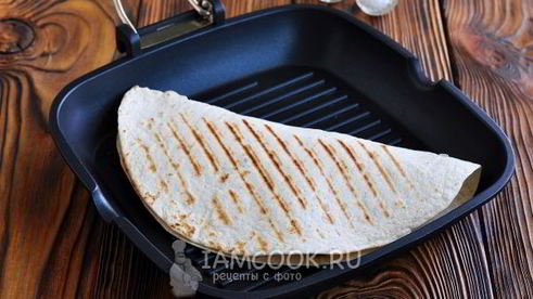 мексиканская лепешка тортилья с начинкой