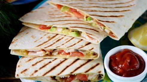 мексиканская лепешка тортилья с начинкой