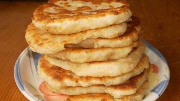 Рецепт Мягкие сырные лепешки с начинкой из ветчины