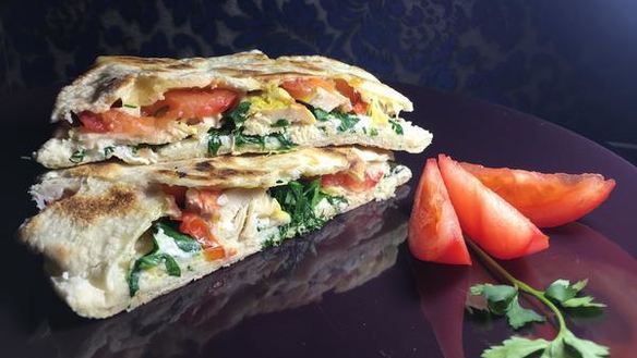 Рецепт Пита с курицей, сыром и овощами